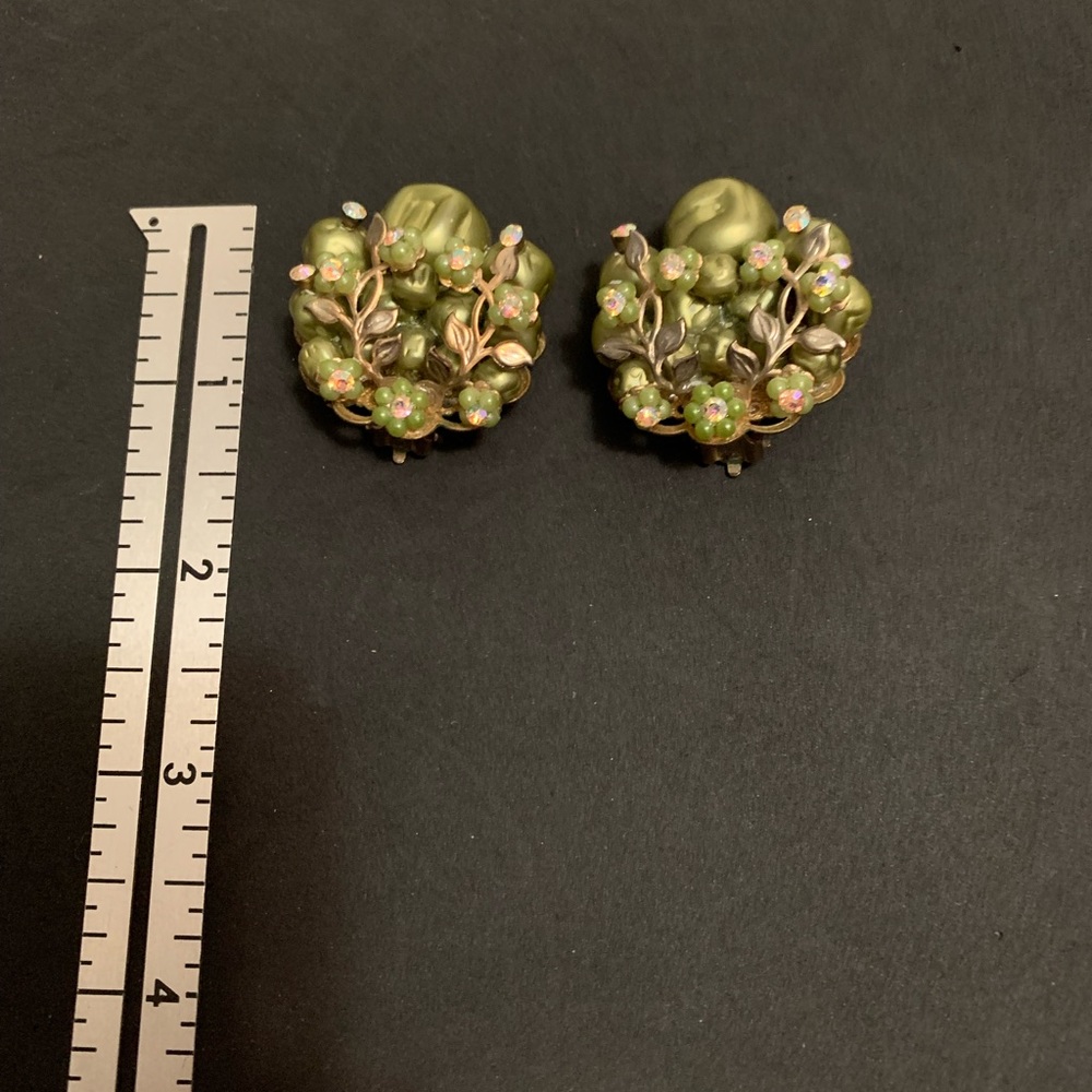 Green earrings. Vintage green bead clip earrings